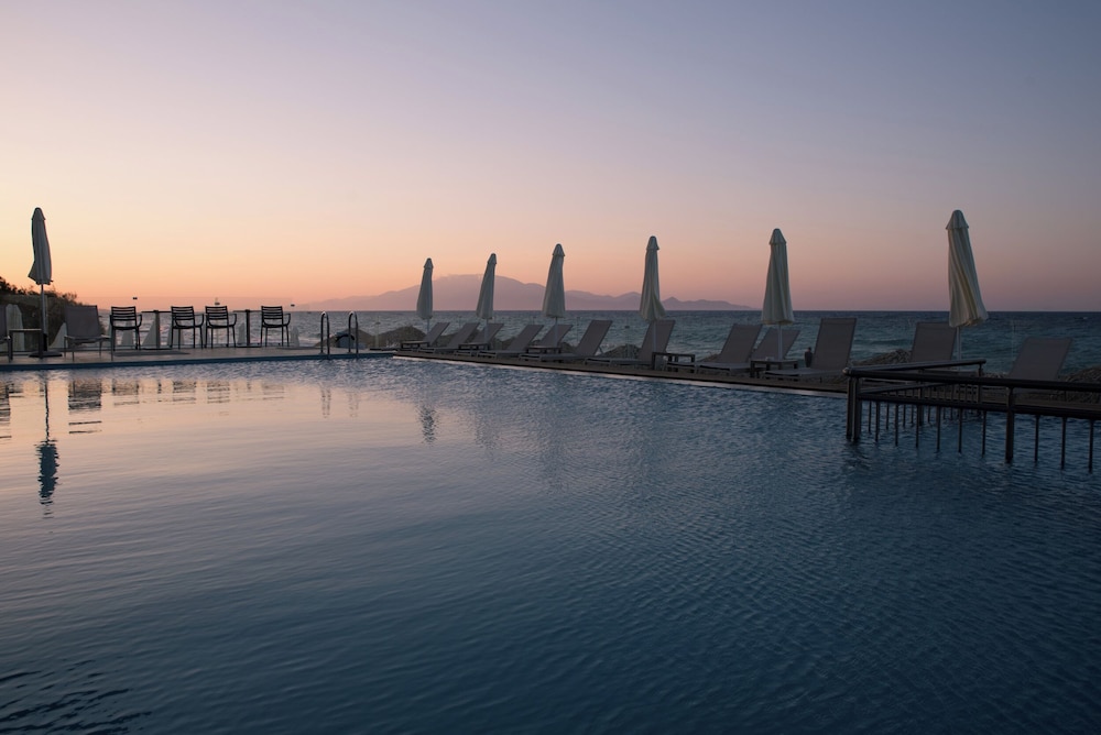 Golden Coast Suites 33/37
