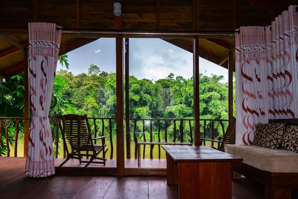 Kandy Cabana Eco Resort 15/36