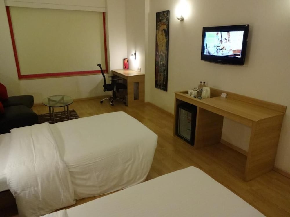 Red Fox Hotel Hitec City 9/33