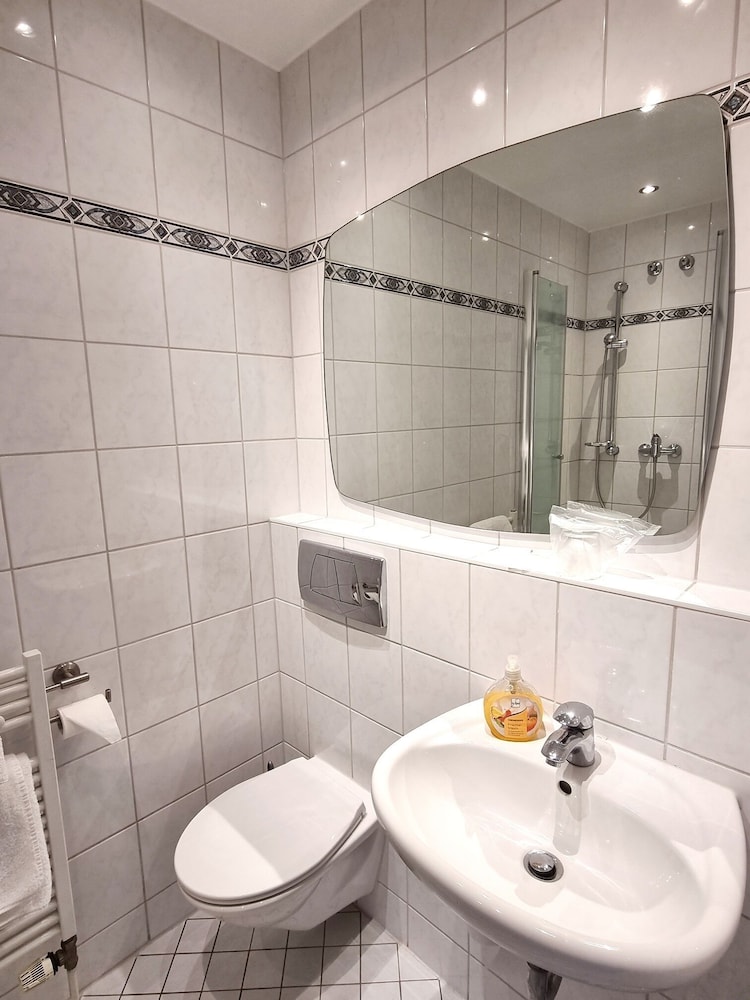 Adler Hotel Frankfurt 46/50