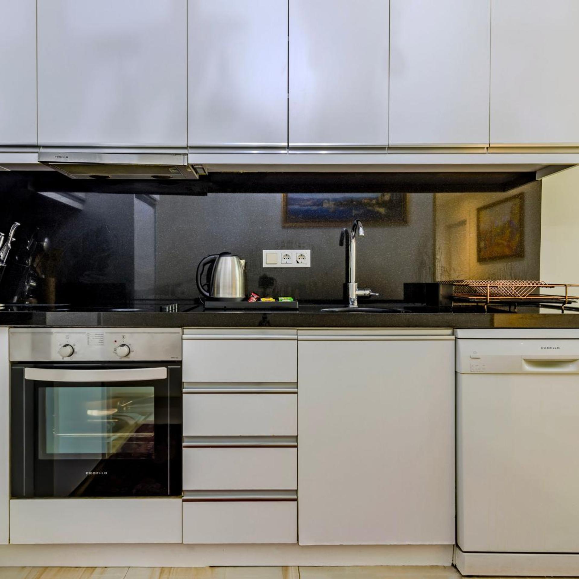 LEMIS SUITE 3/50