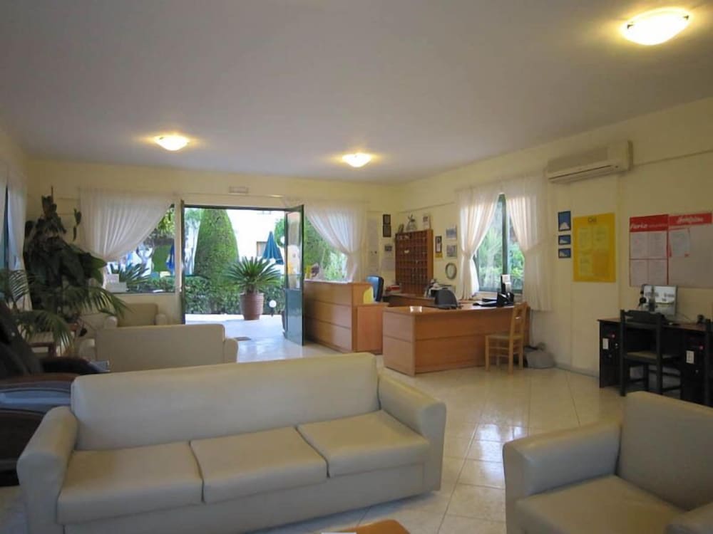 Nikolas Villas Apartments 18/43