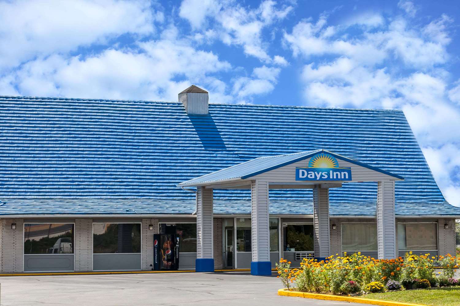 Days Inn By Wyndham Seymour 1/7