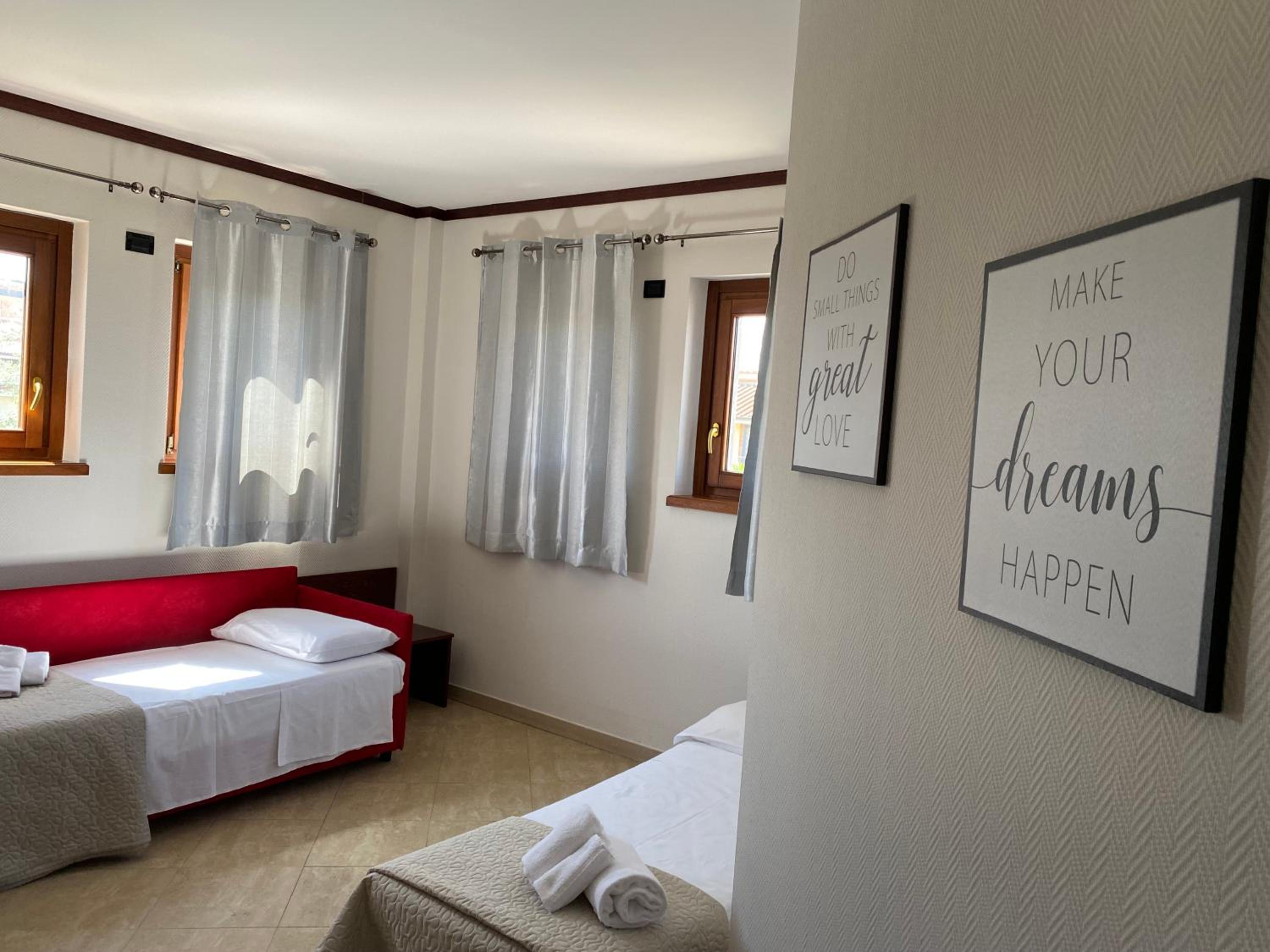 Suite, Pool Access