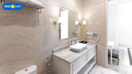 Royal, Suite, Double or Twin Bed, City View