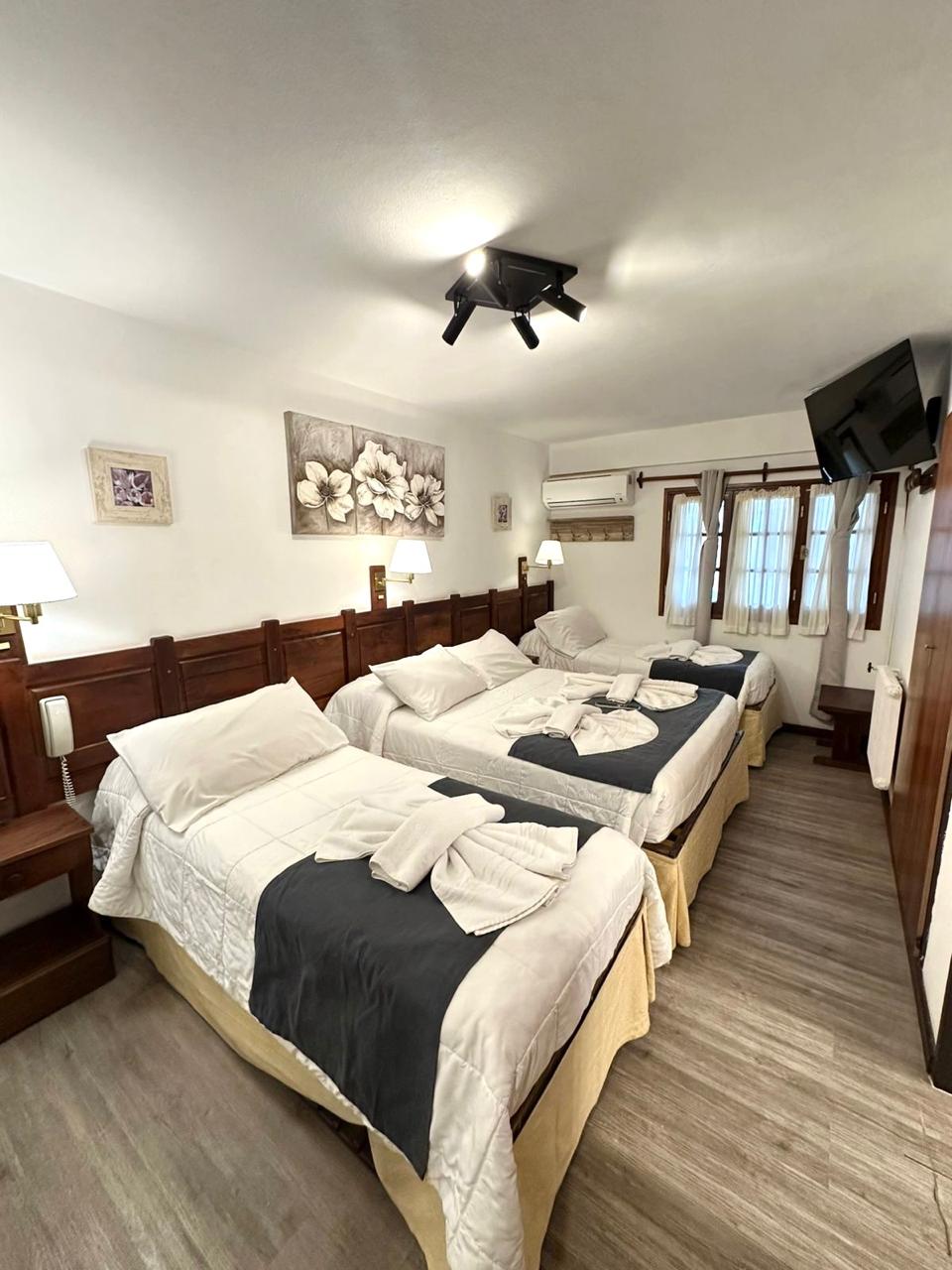 Room, Quadruple