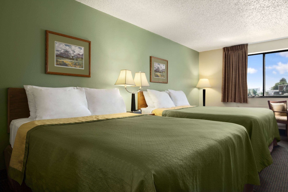 Super 8 by Wyndham Conrad MT 18/41