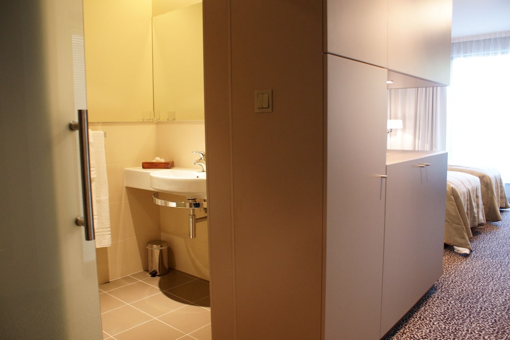 Hotel Avance 10/69