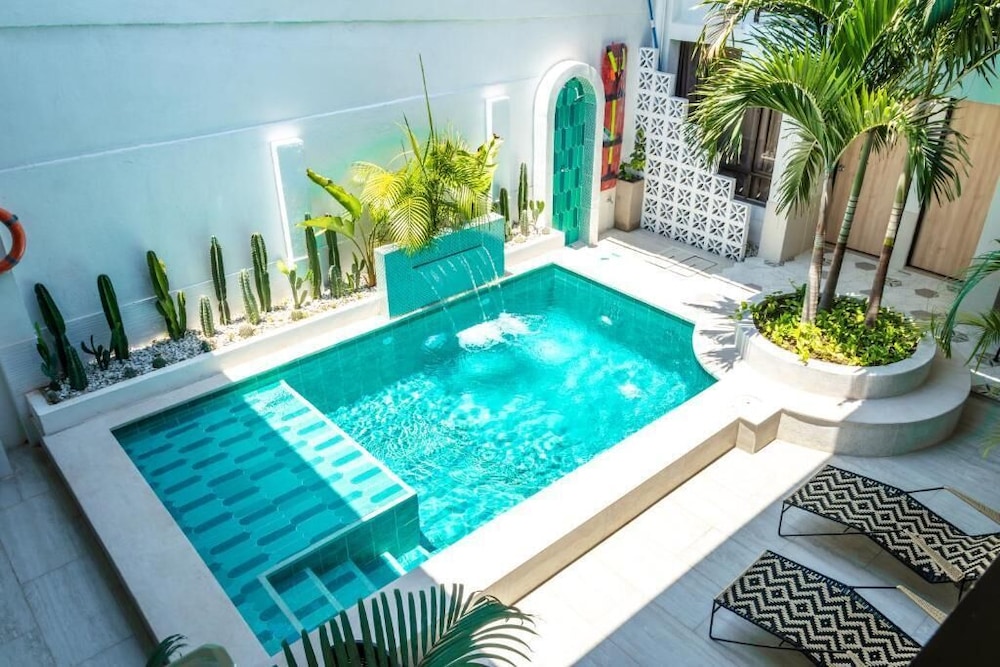 Casana Rosa Hotel 45/60