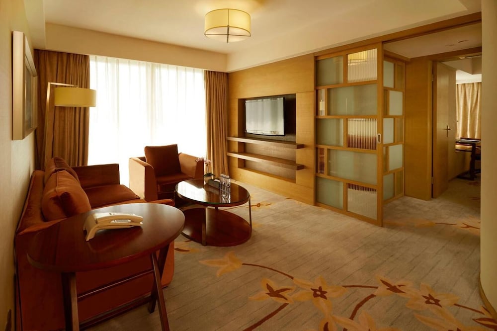 THE L.A.HOTEL 30/61