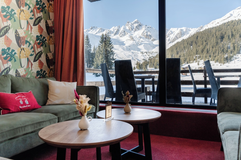 Lake Hotel Courchevel 1850 26/50