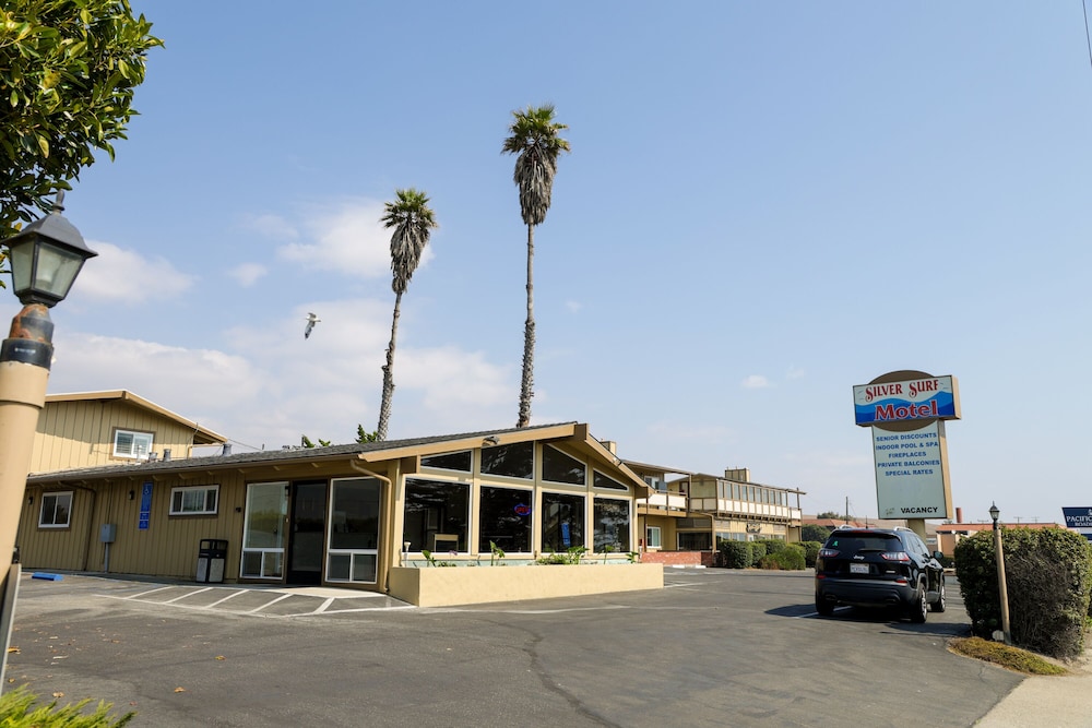Silver Surf Motel 66/72