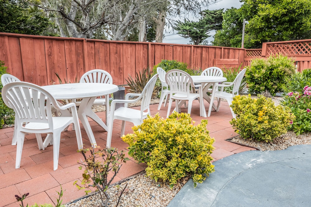 Pelican Inn Monterey Ca 48/69