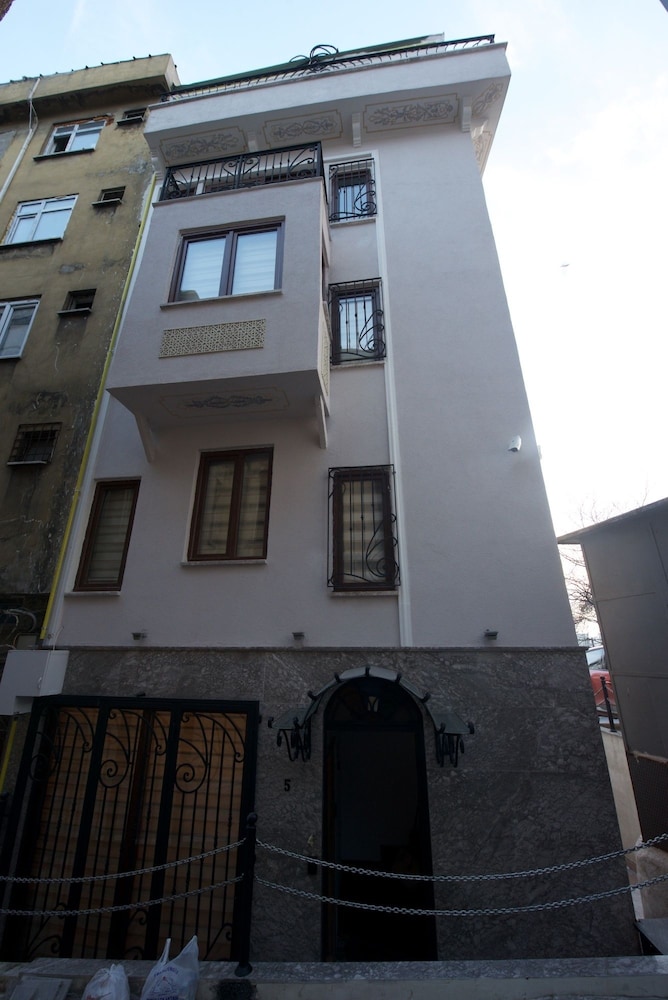Galatolia Suites 1/50