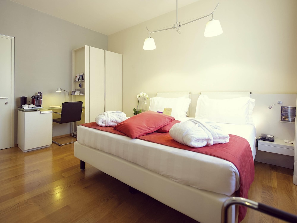 MERCURE MILANO SOLARI 24/75