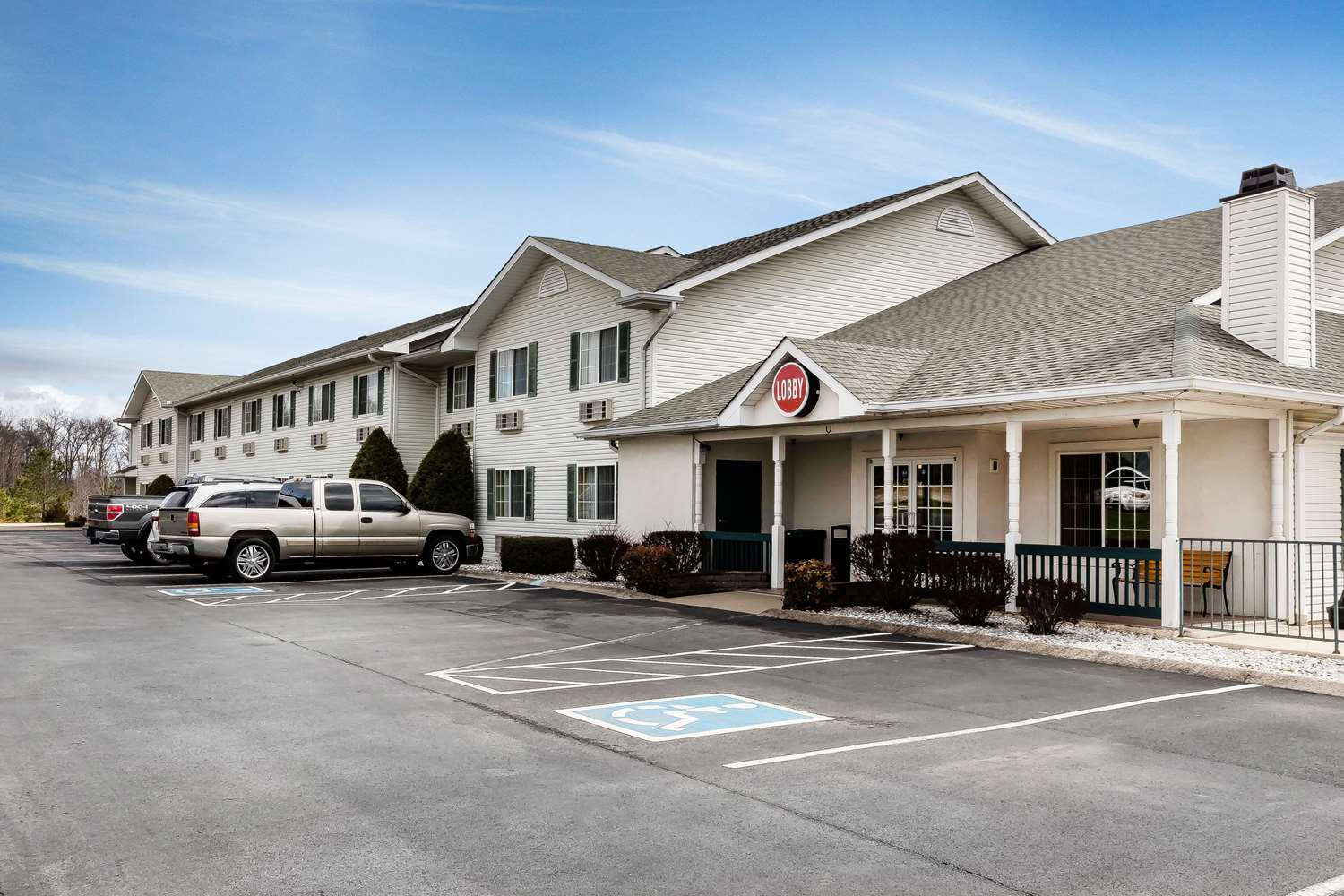 Econo Lodge Inn and Suites Dickson TN 13/14
