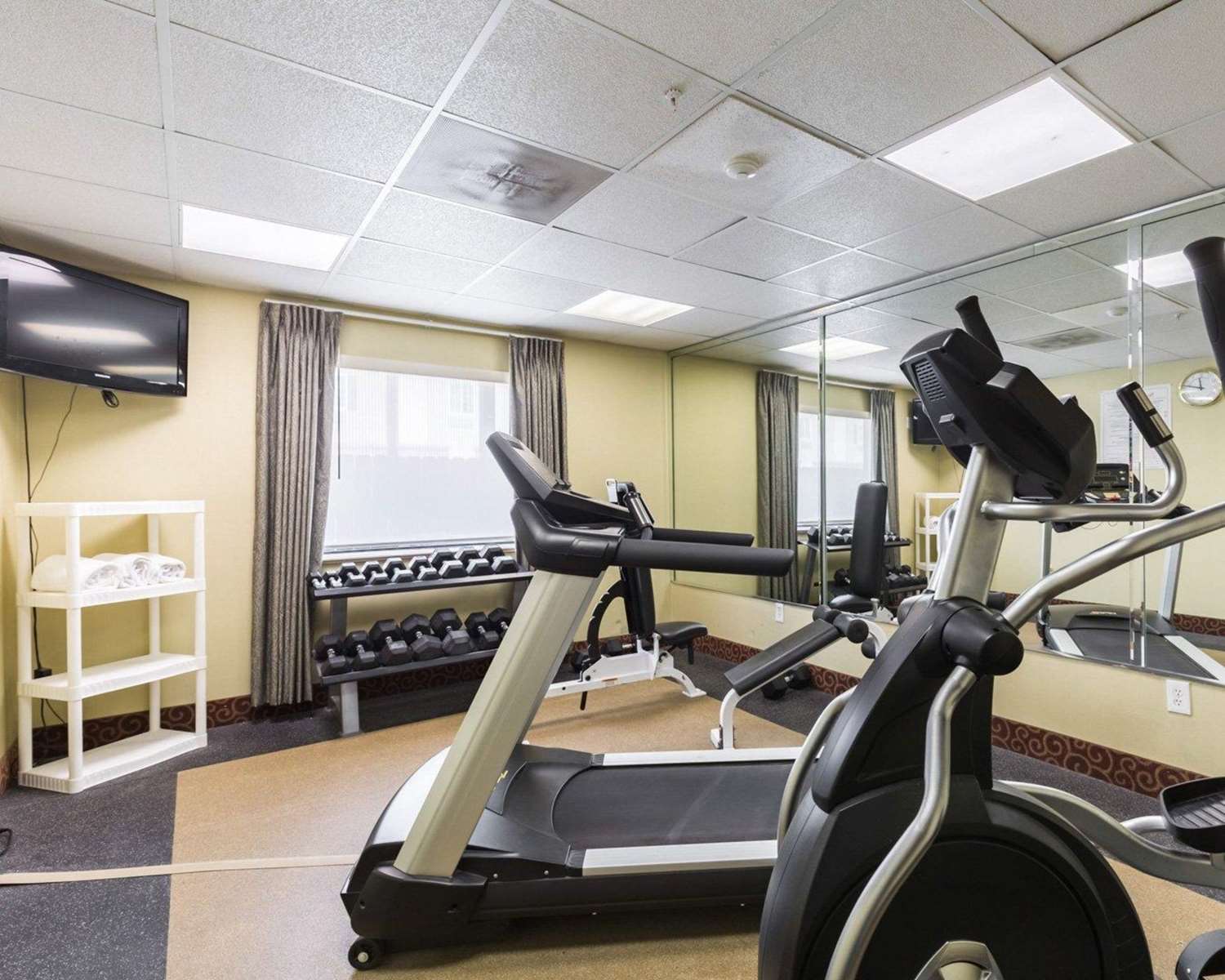 Econo Lodge Inn and Suites East Houston I-10 21/33