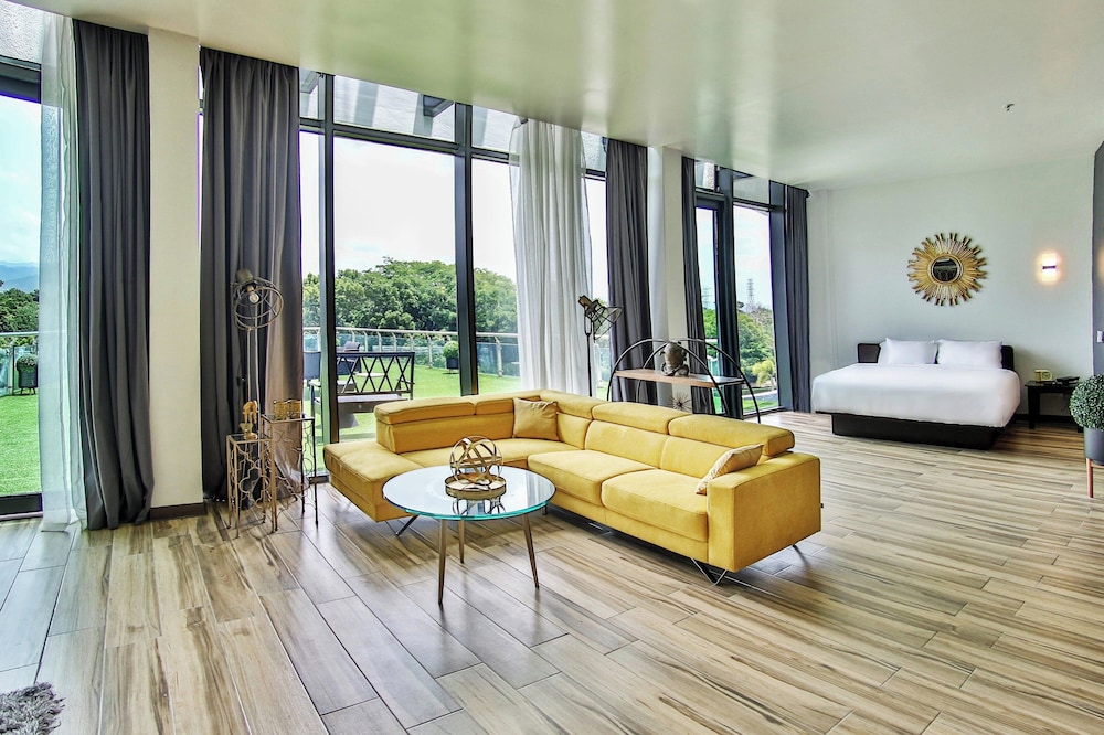 1 Bedroom, Savvy, Suite, King Bed, Terrace