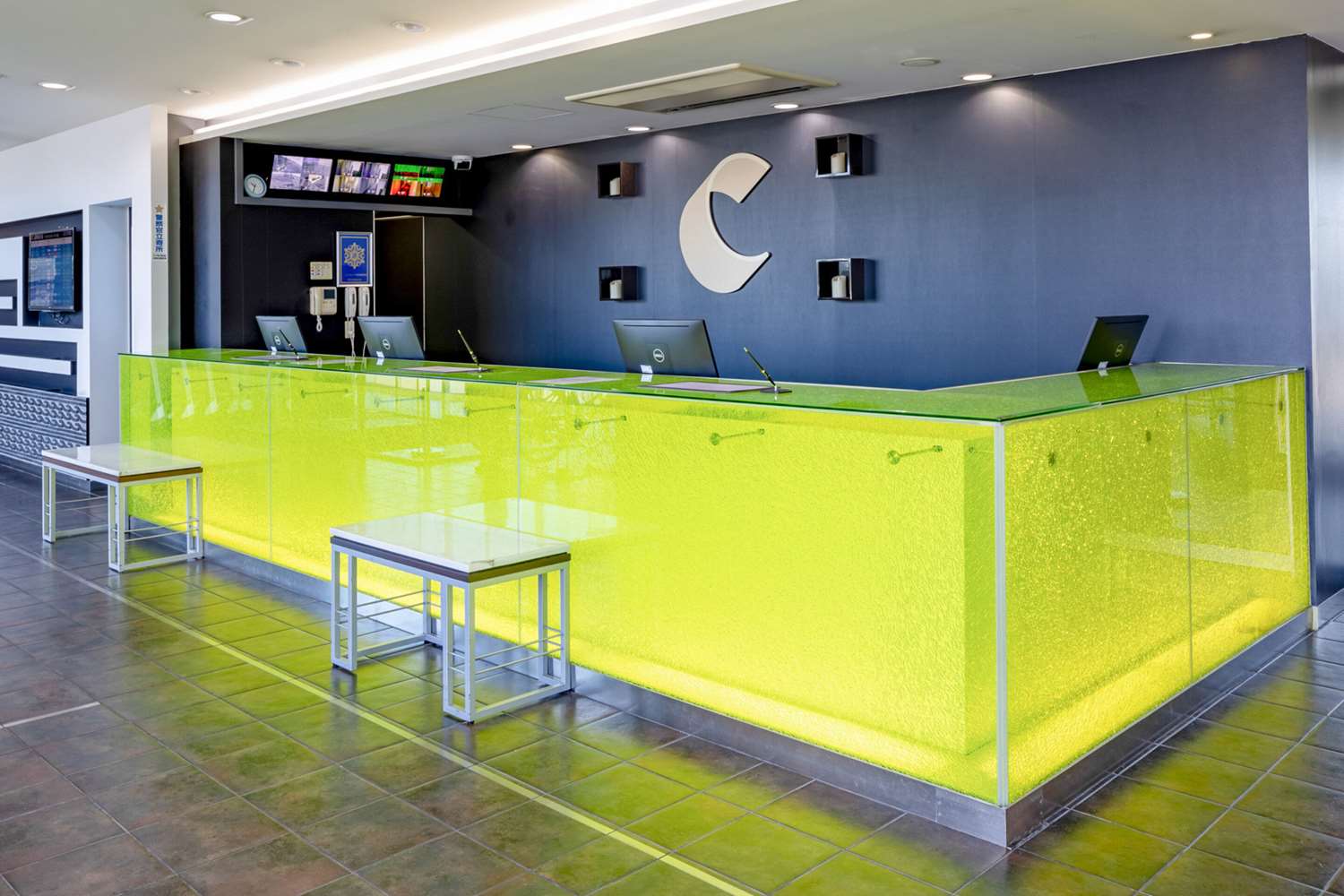 Comfort Hotel Central International Airport 6/53
