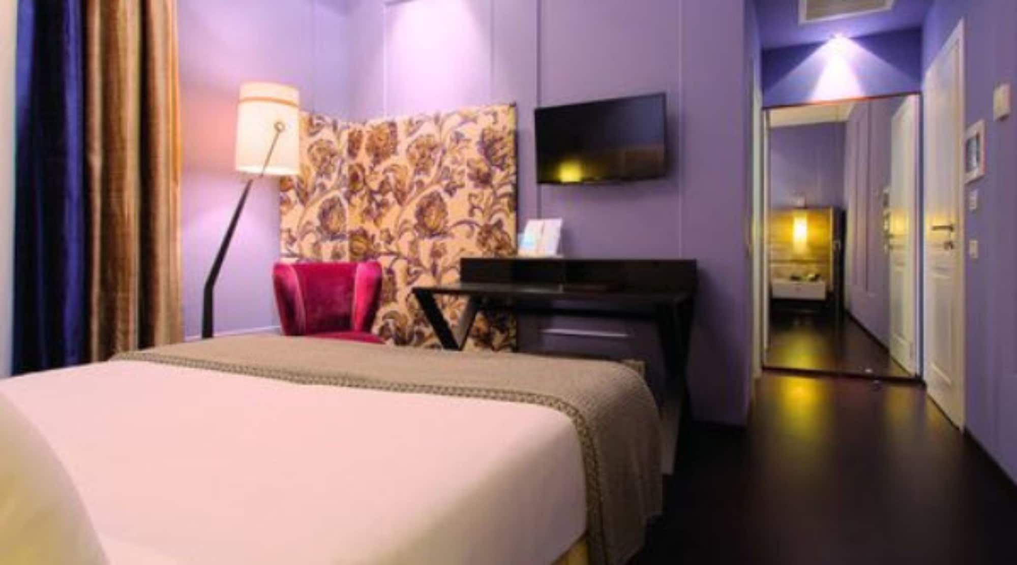 2 BEDROOMS, CONNECTING, DELUXE, QUADRUPLE, CITY VIEW