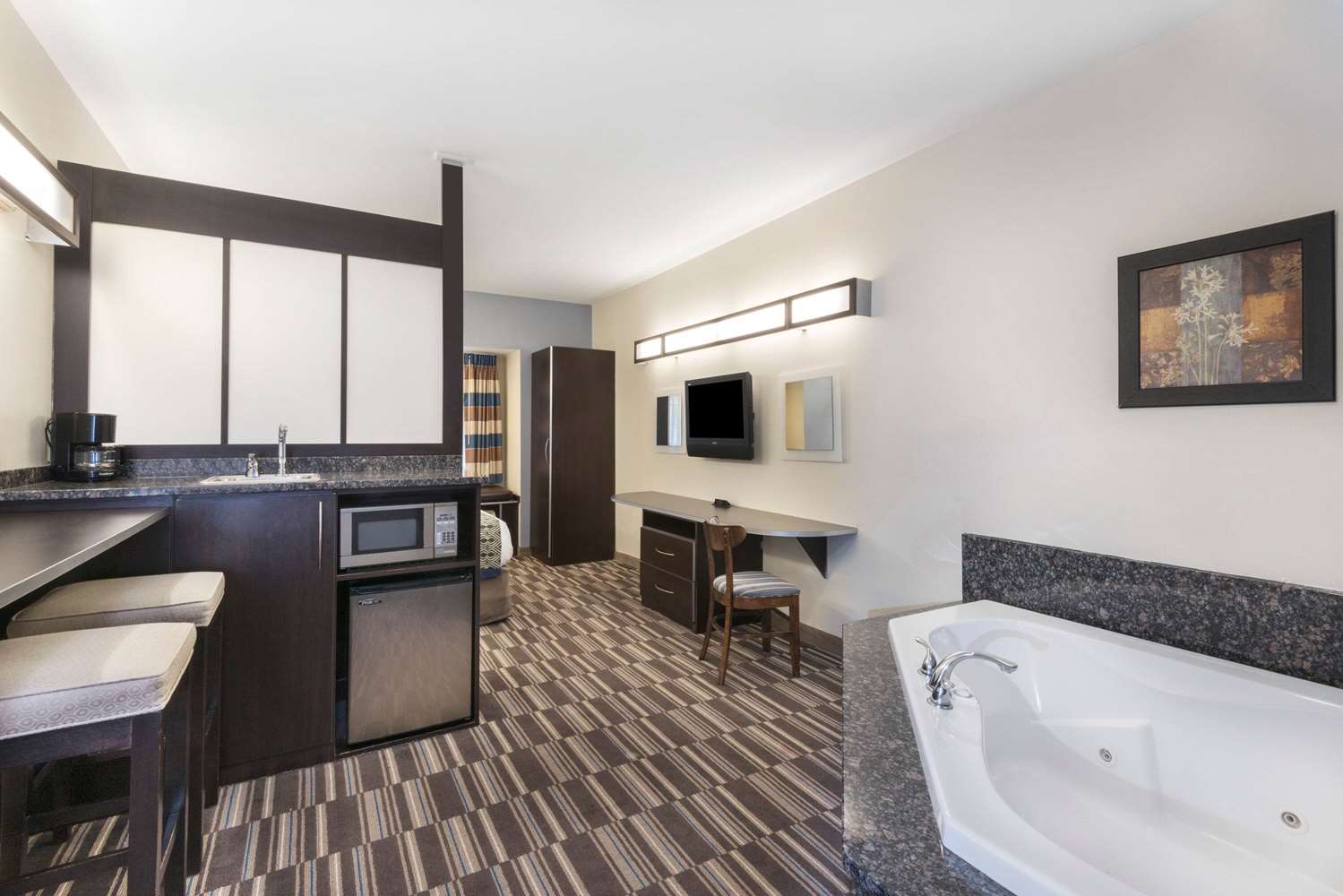 Microtel Inn And Suites Baton Rouge Airport 27/27