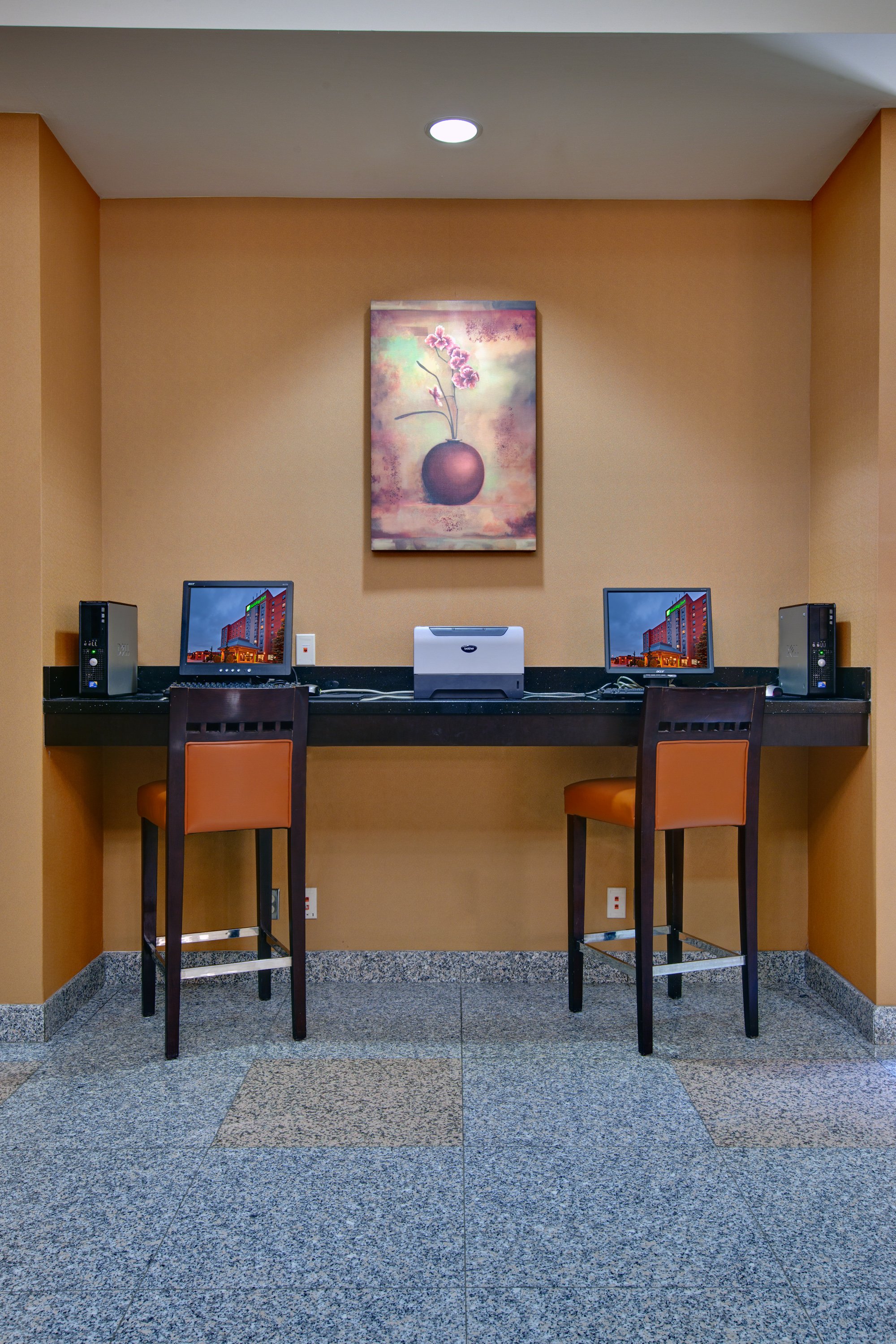 Holiday Inn Suites Windsor Ambassador Bridge 58/72