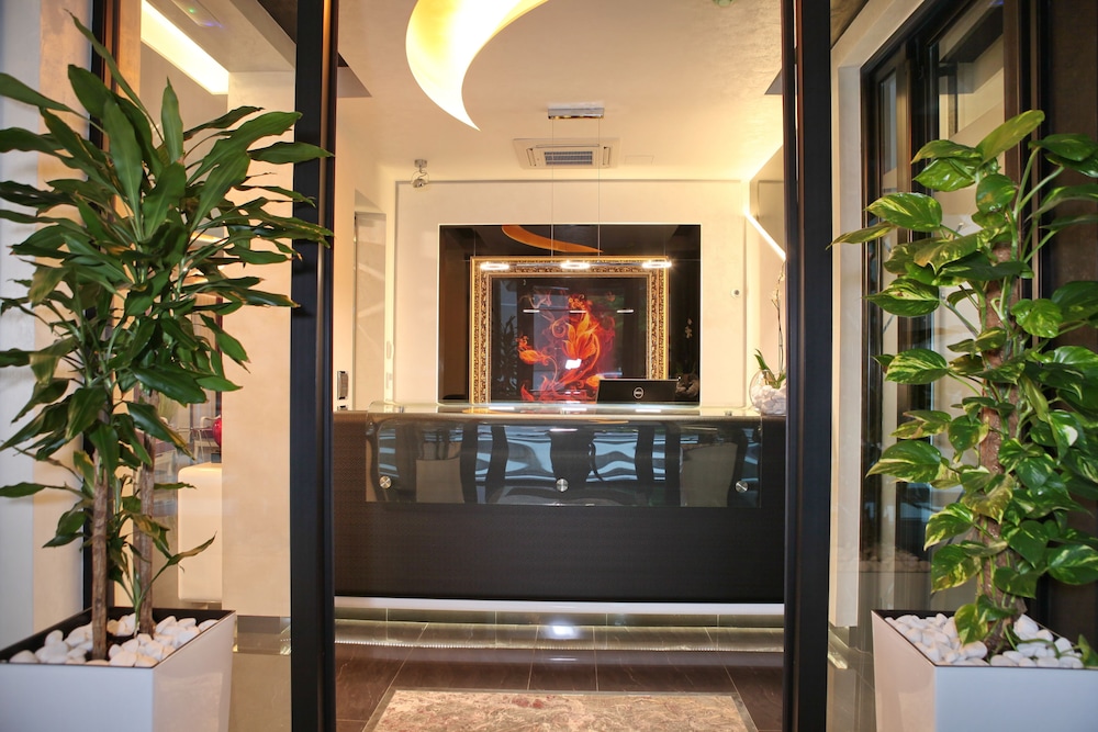 NOVA CITY HOTEL SIGNATURE COLLECTION 5/50