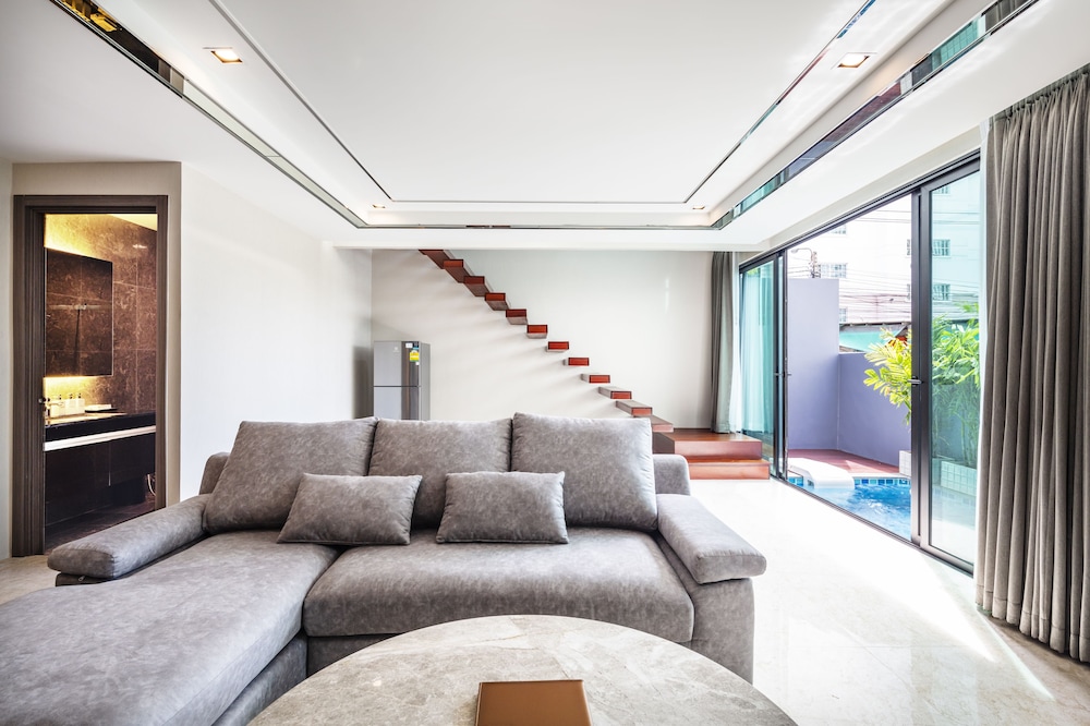 Grand Sala Thai 24/50