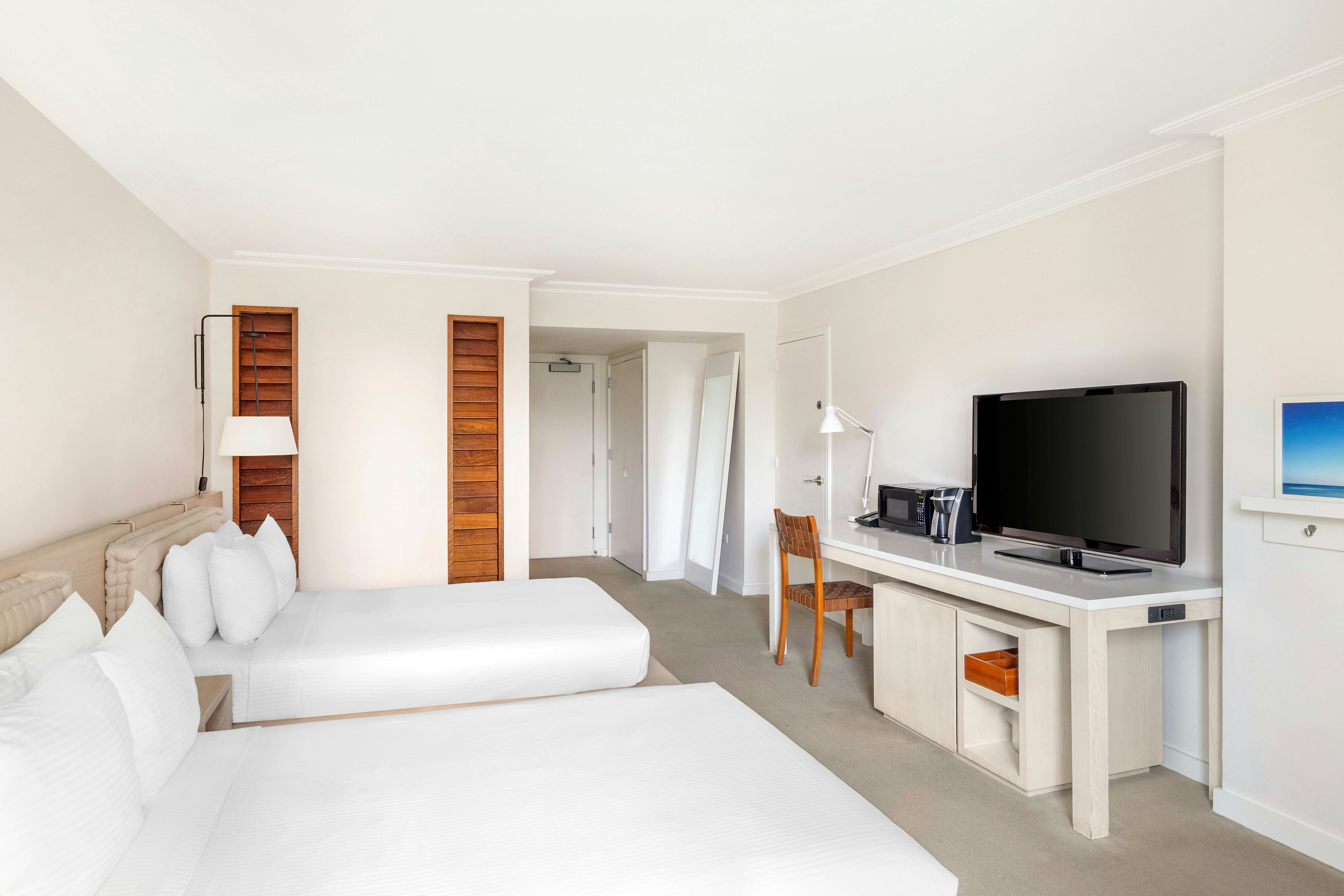 PREMIER, 2 DOUBLE BEDS, CITY VIEW