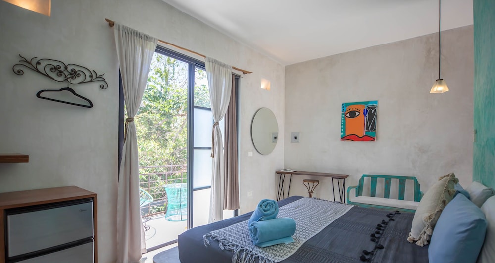 غرفة بسرير كينج بشرفة، Turquoise Tulum Hotel 5/10