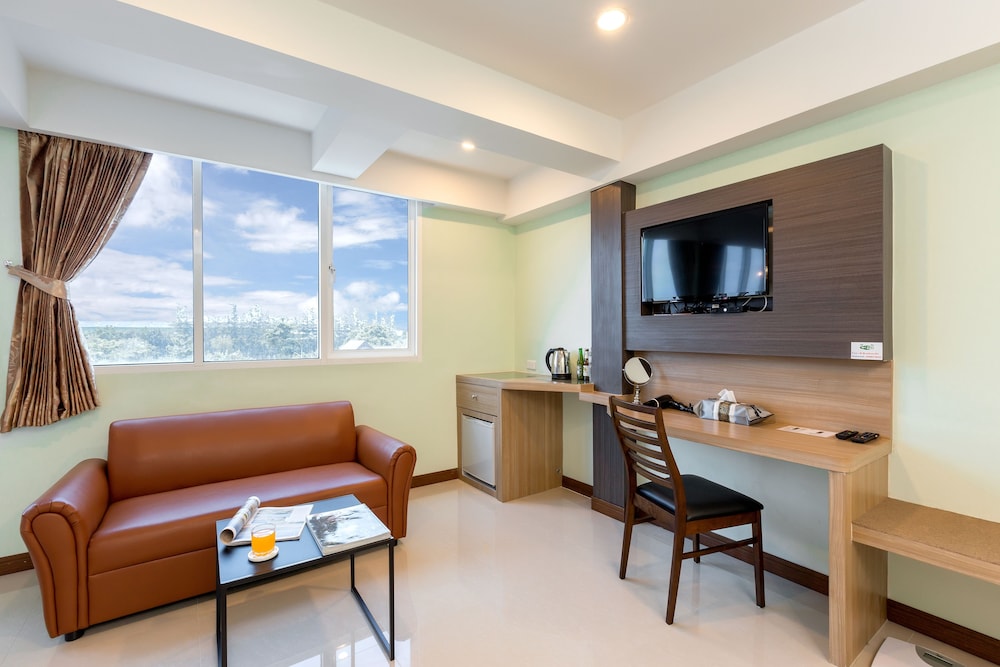 RoomQuest Suvarnabhumi Airport Rom Klao 43/55