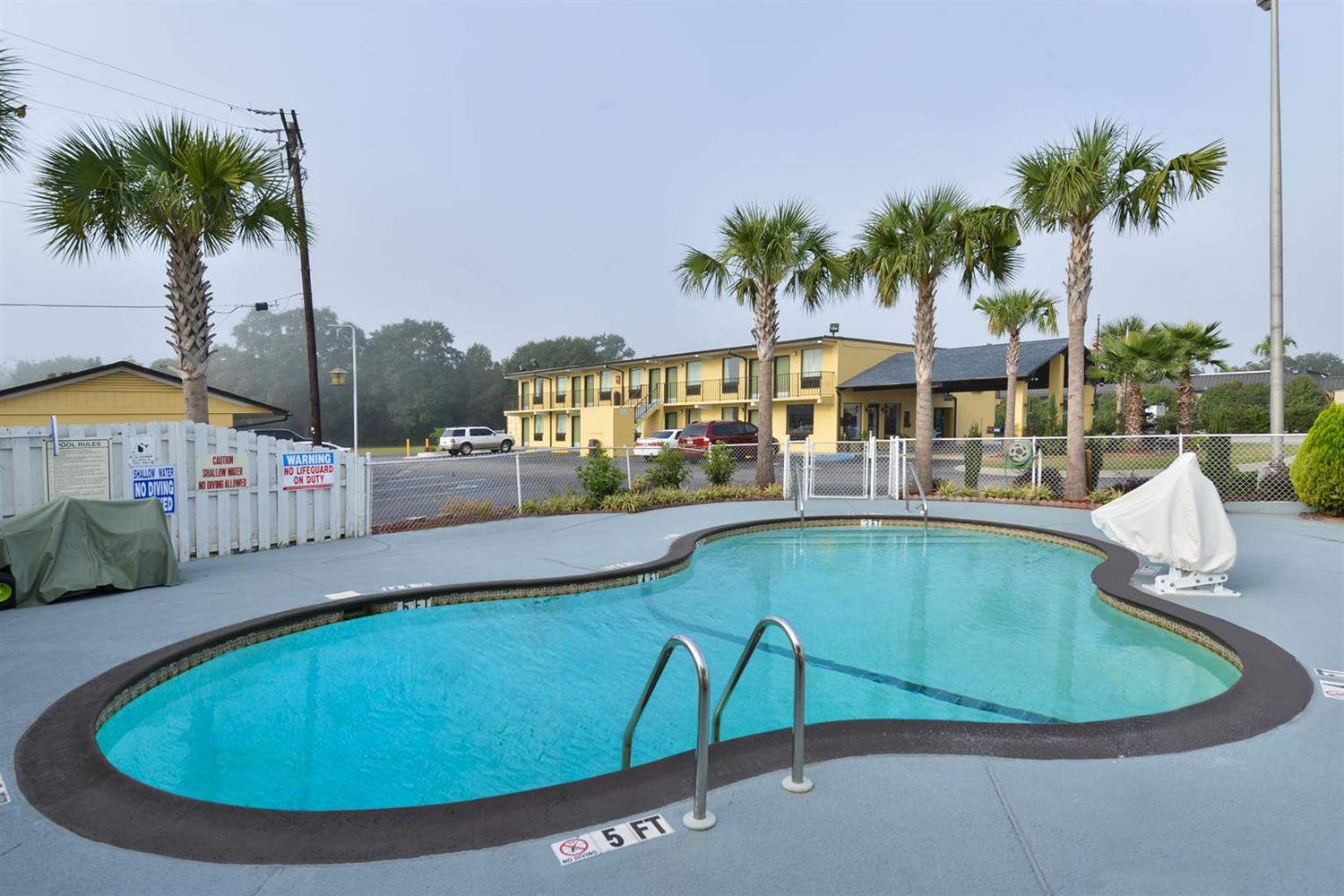 Americas Best Value Inn St George Sc 16/16