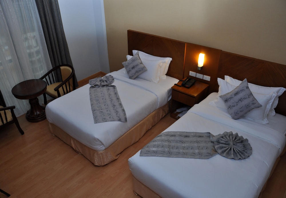 AZZEMAN HOTEL 26/49