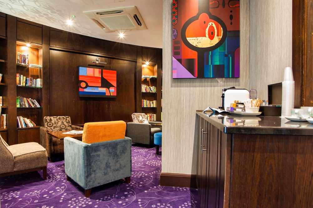 Carlton Hotel Blanchardstown 8/49