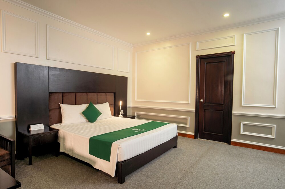 May Plaza Hotel 16/50