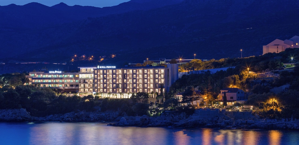 Royal Princess Hotel 44/50