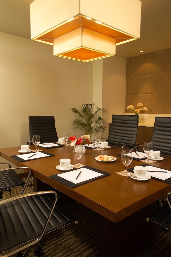 Radisson Blu Dhaka Water Garden 75/83