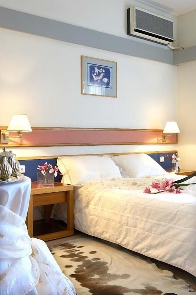 Hotel Samaras 8/25