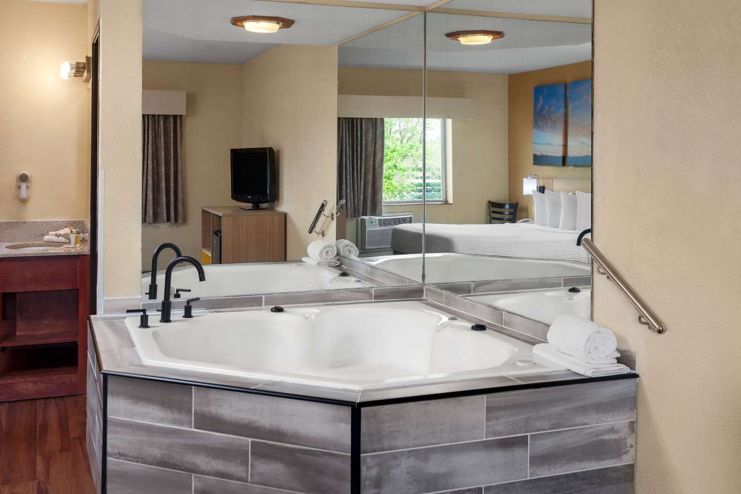 Days Inn by Wyndham Rockford 37/37