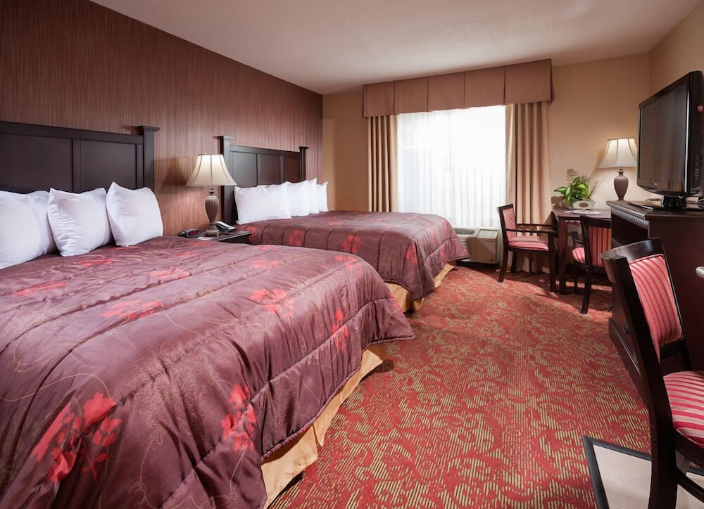 Castle Inn And Suites 13/38
