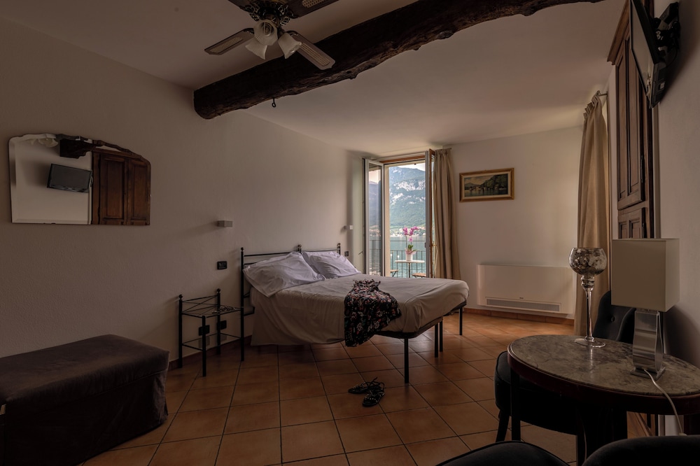 Hotel La Pergola 11/23