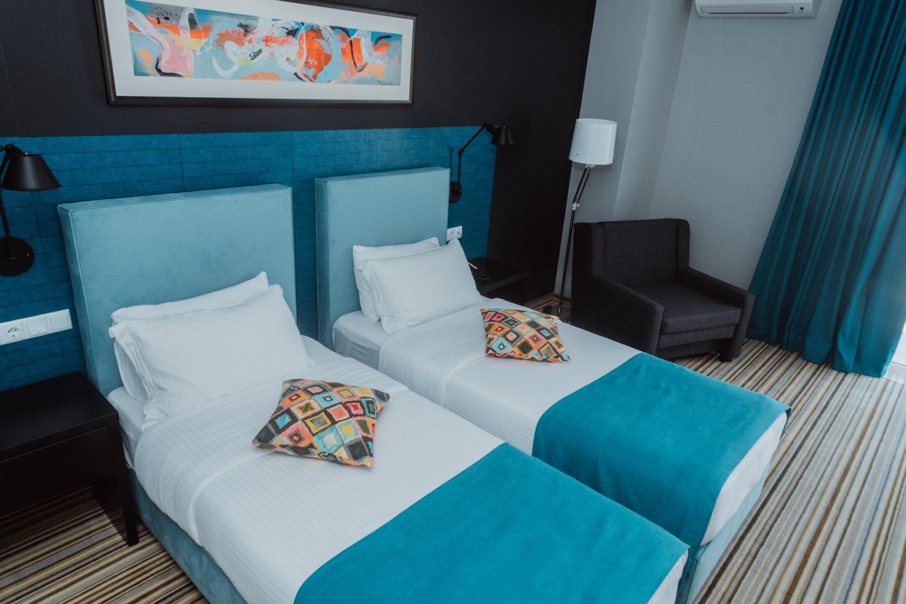 غرفة ديلوكس ثلاثية بإطلالة على البحر، Tangerine Apart Hotel Batumi 6/10