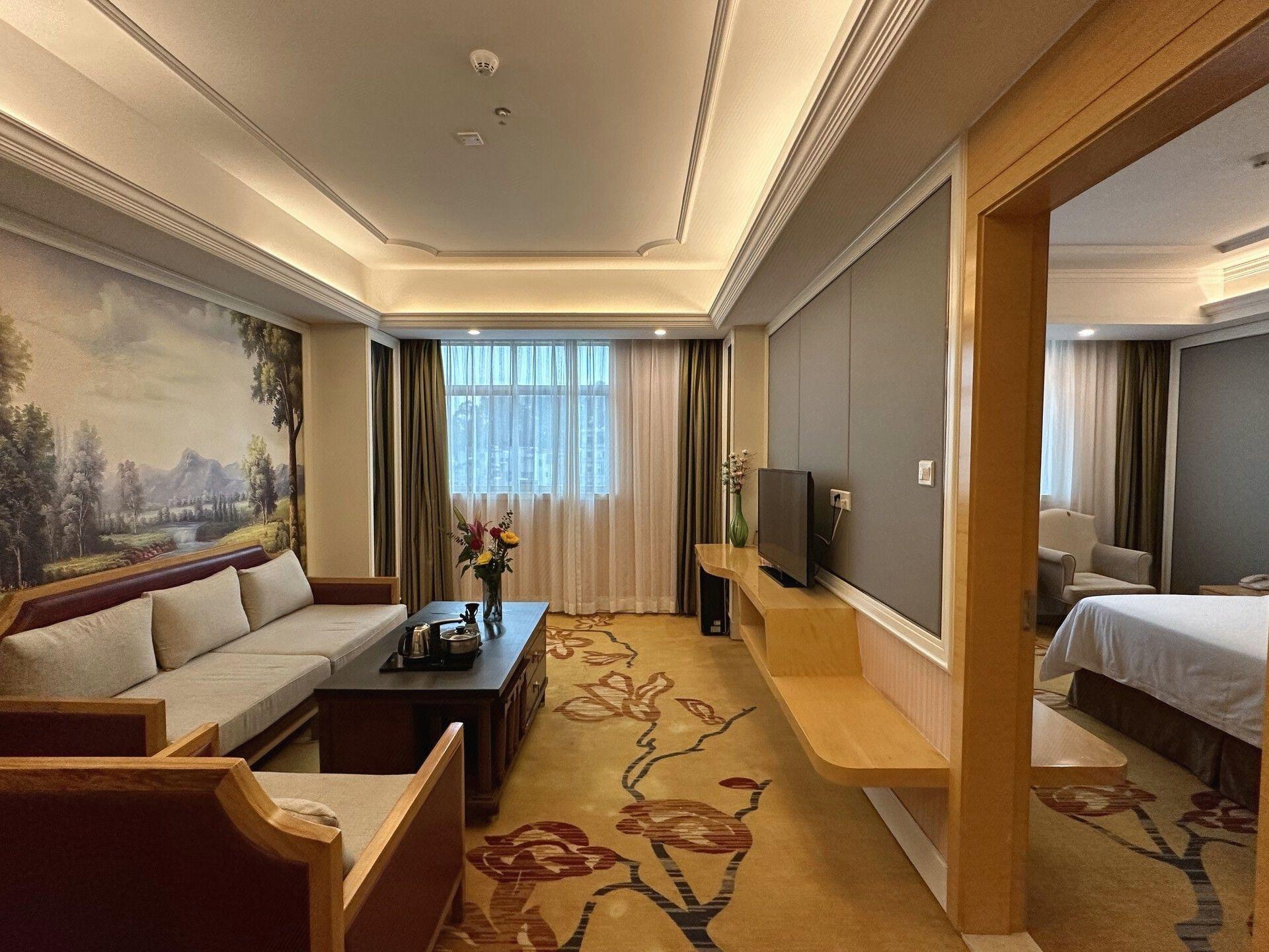 Vienna Hotel (Huizhou Qiuchang Yingbin Road) 39/57