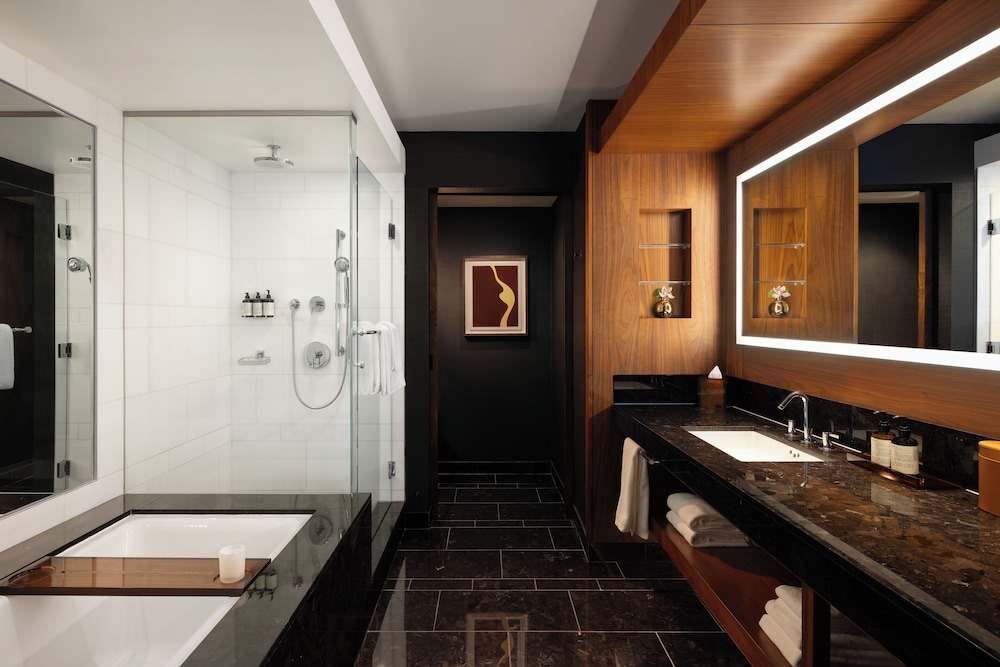 Fairmont Gold, Suite, King Bed, Corner