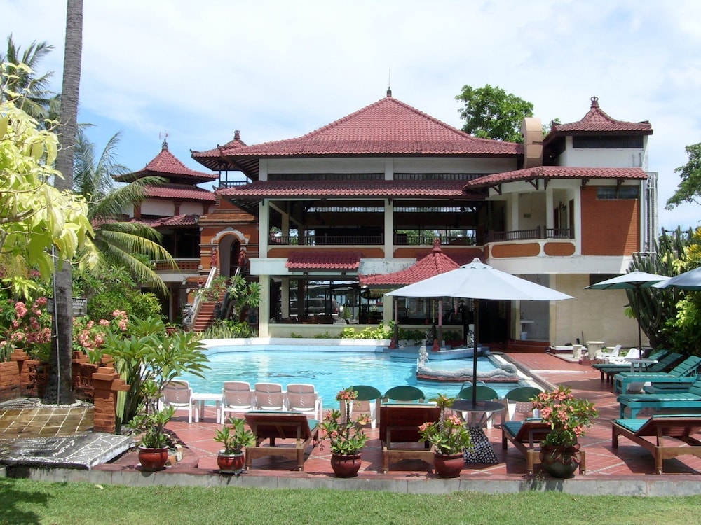 Puri Naga Beachfront Cottages 5/65