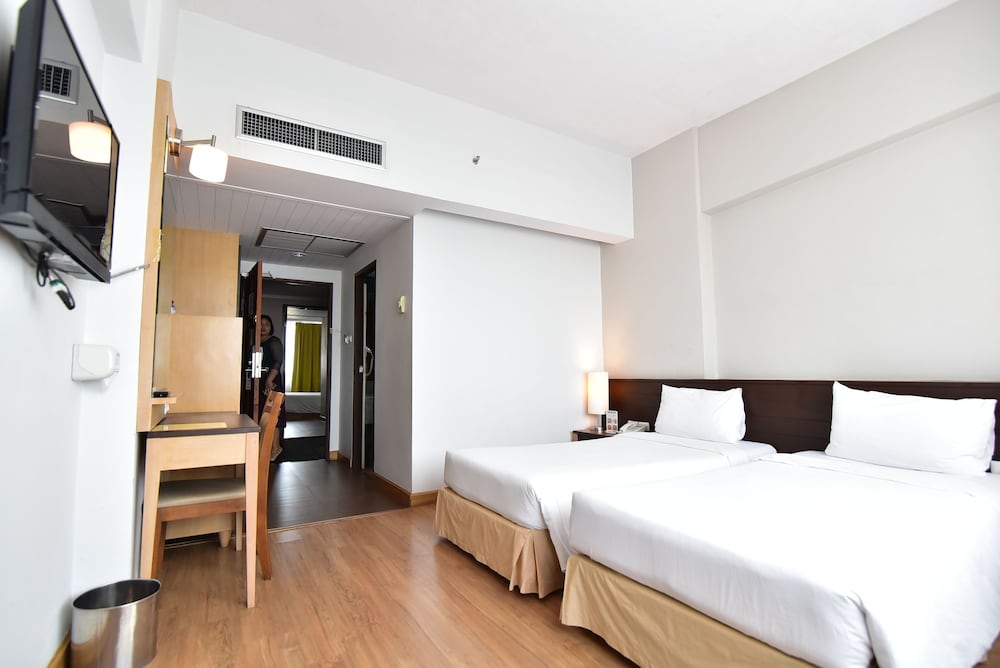ALOHA HOTEL HAT YAI 18/66