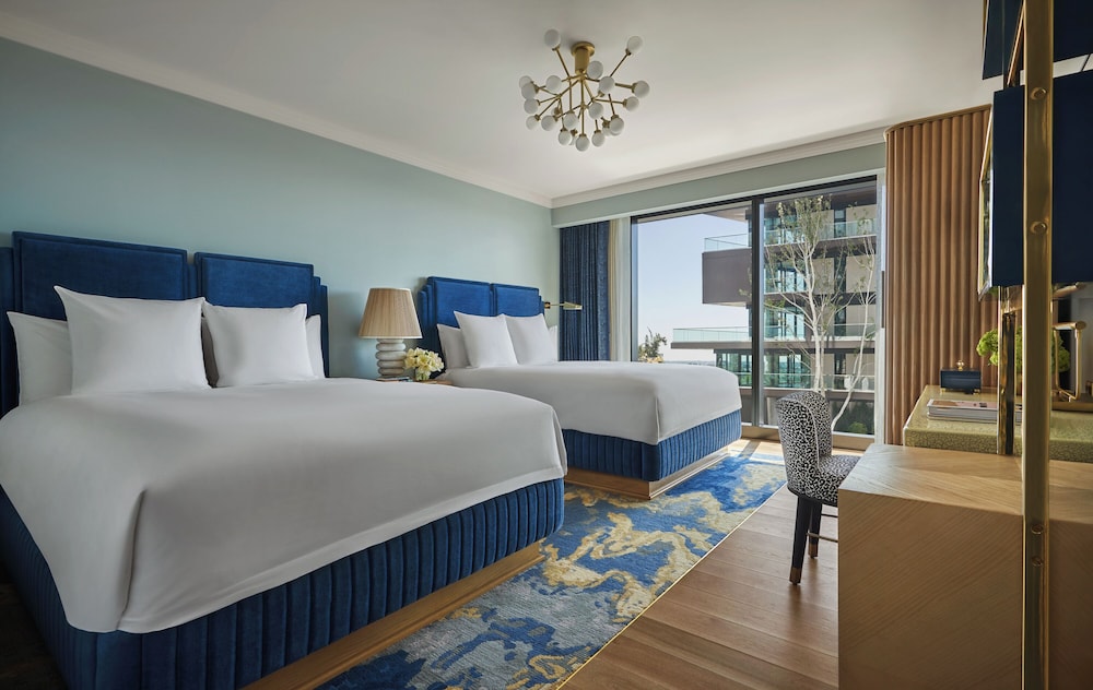 Room, 2 Queen Beds, Hollywood Hills View