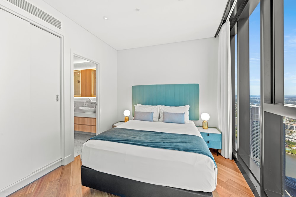 2 Bedrooms, Sky High, Executive, King and Queen Bed, 2 Bathrooms