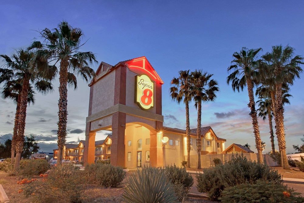 Super 8 by Wyndham Tucson/Grant Road Area AZ 38/50