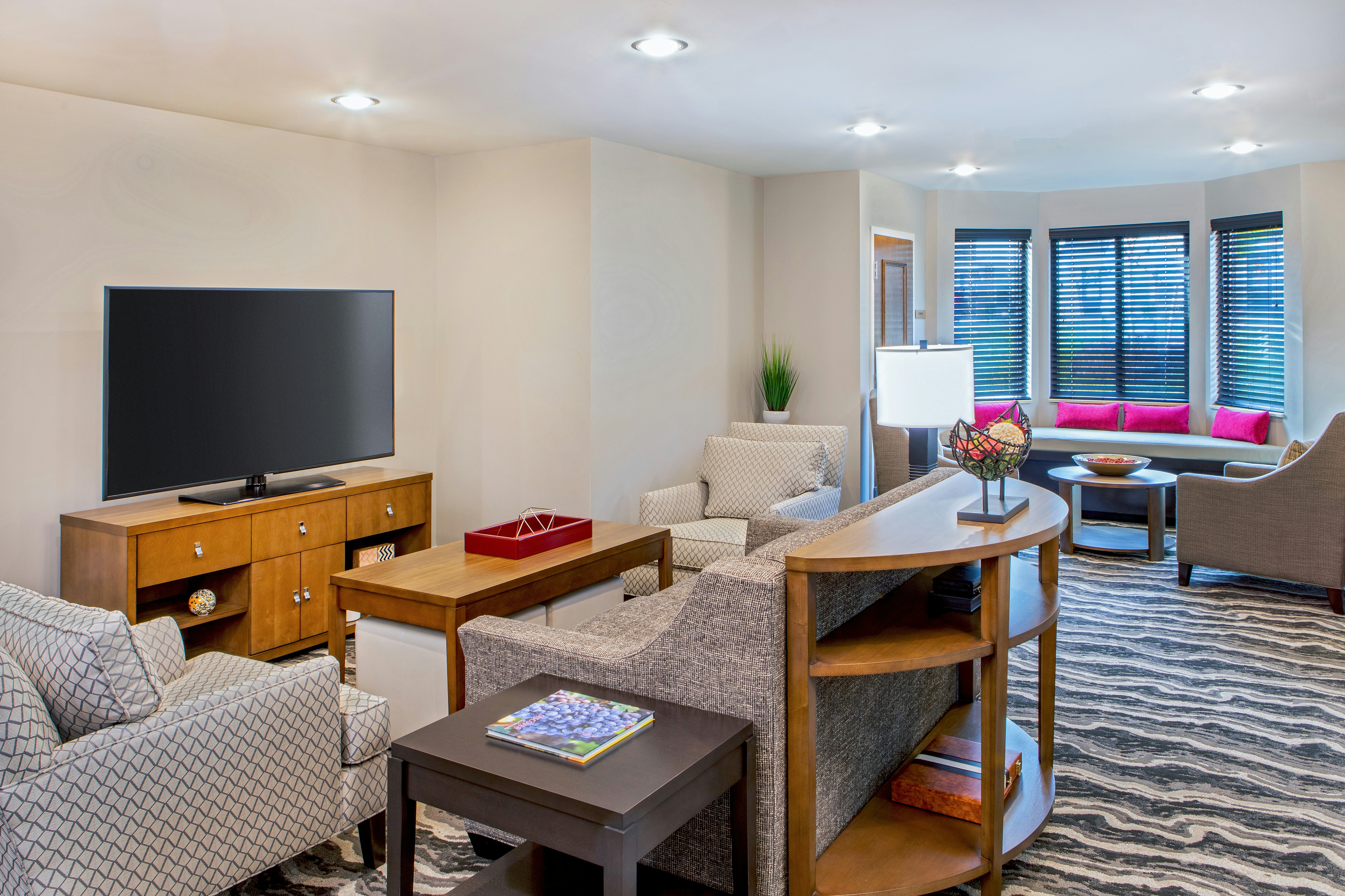 Staybridge Suites Charlottesville Airport 25/53